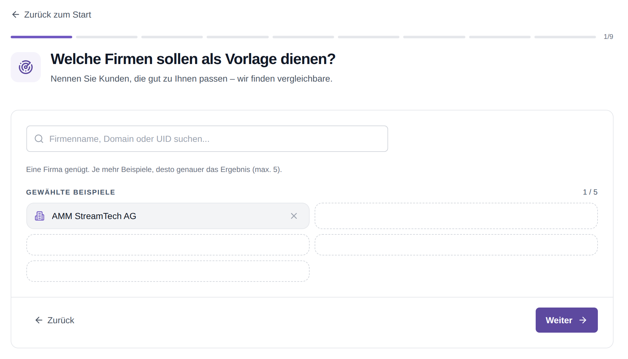 Der erste Schritt: «Welche Firmen sollen als Vorlage dienen?» mit einem Suchfeld für Firmenname, Domain oder UID und einer bereits gewählten Beispielfirma